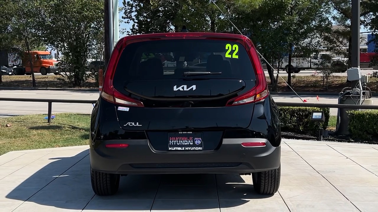 2022 Kia Soul LX 17