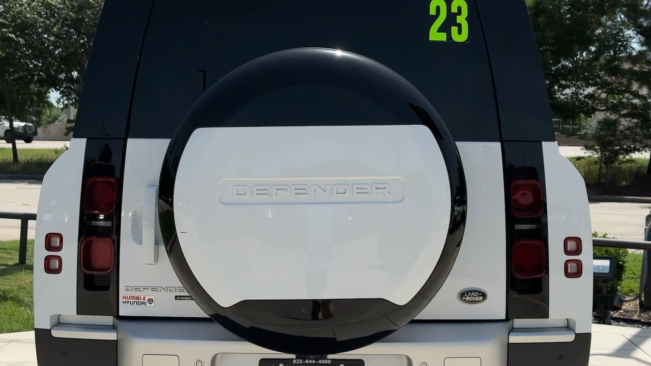 2023 Land Rover Defender  15