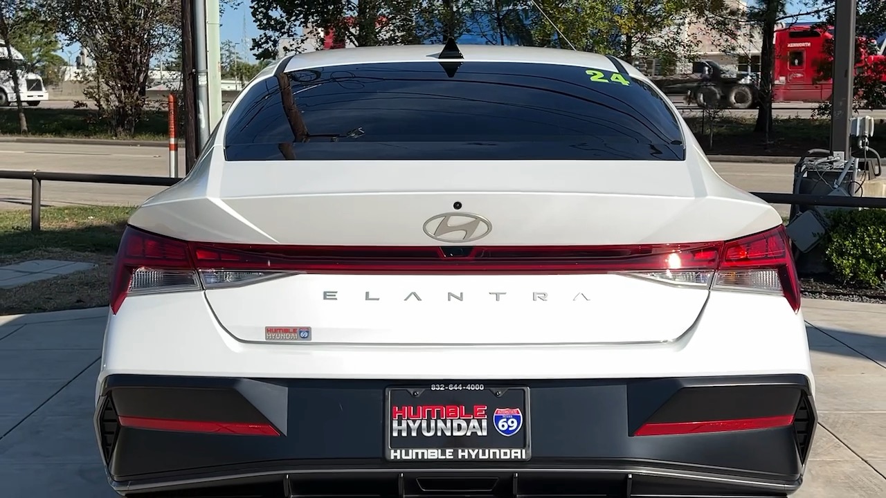 2024 Hyundai Elantra SEL 16