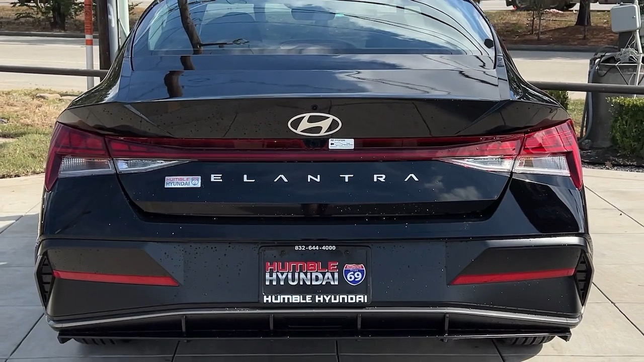 2025 Hyundai Elantra SEL Convenience 18