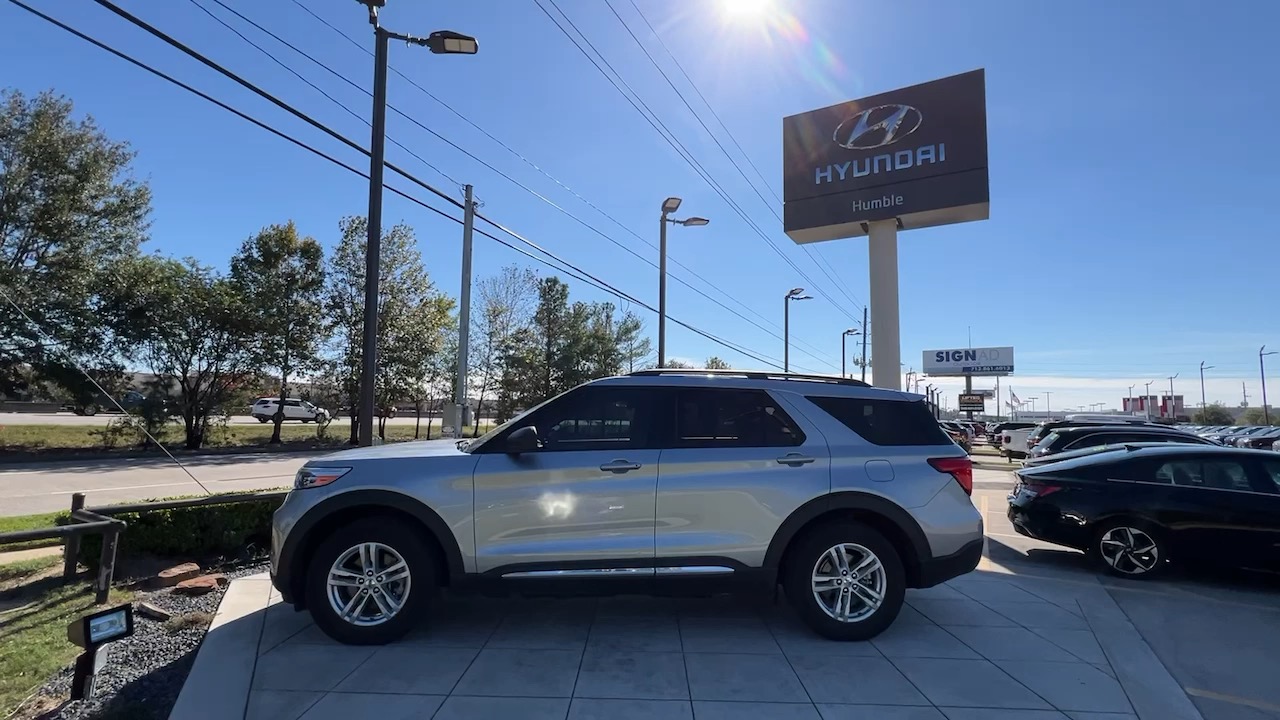 2023 Ford Explorer XLT 1