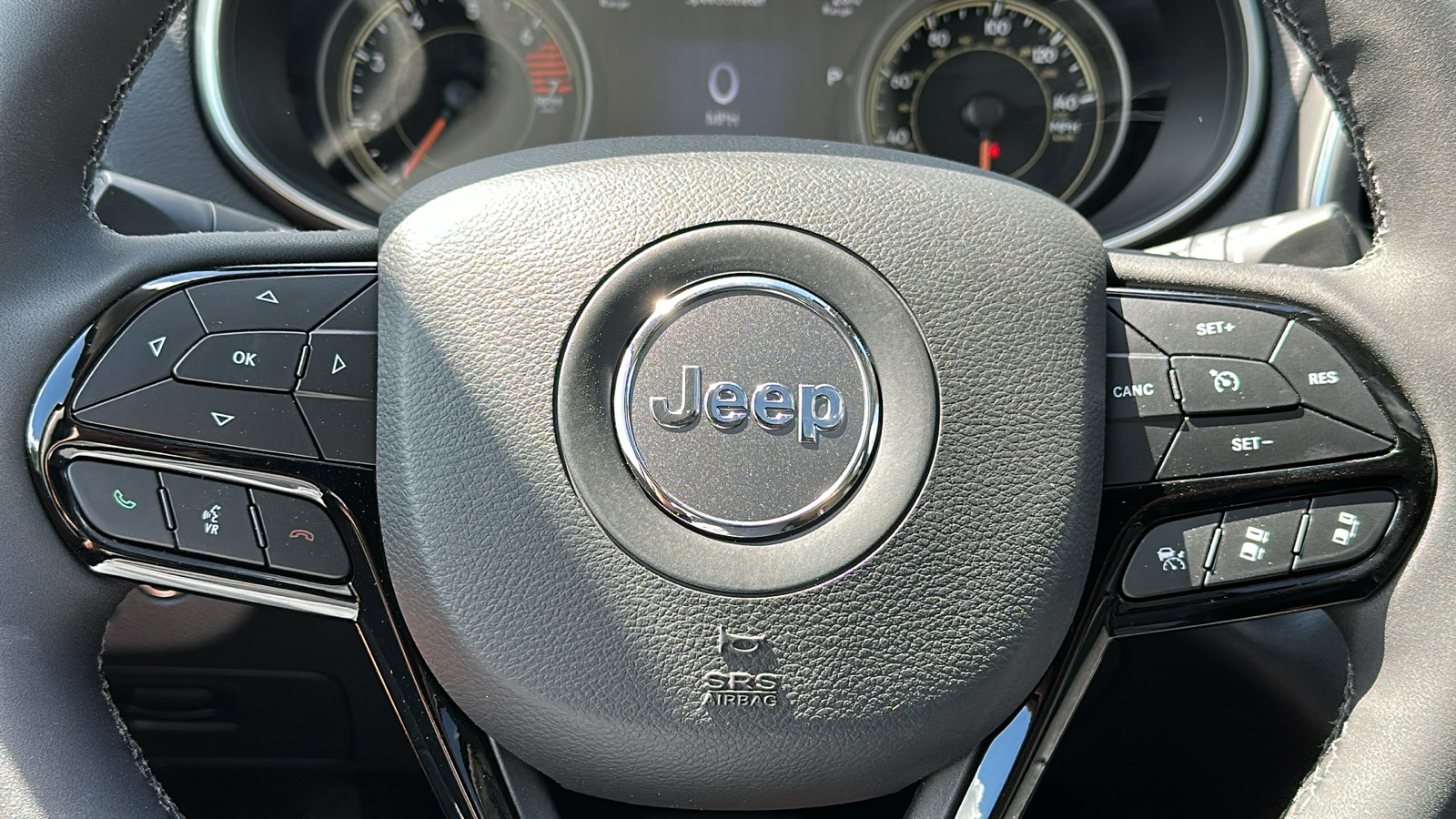 2023 Jeep Cherokee ALTITUDE LUX 8