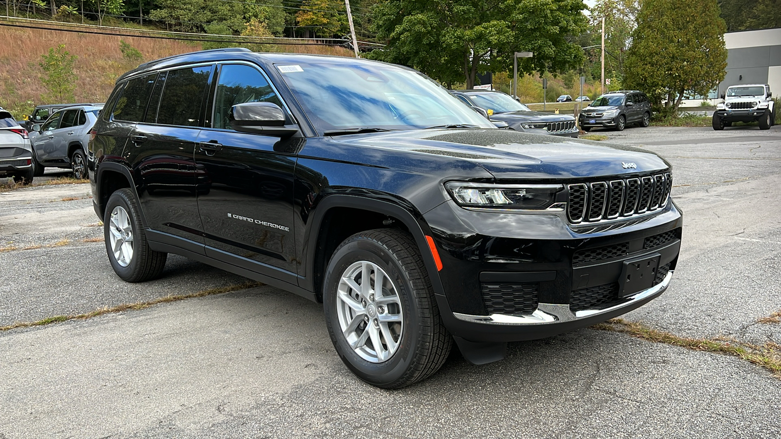 2024 Jeep Grand Cherokee L LAREDO 3