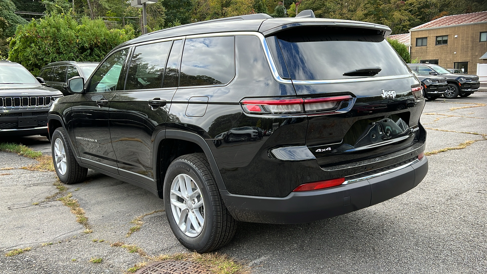 2024 Jeep Grand Cherokee L LAREDO 6