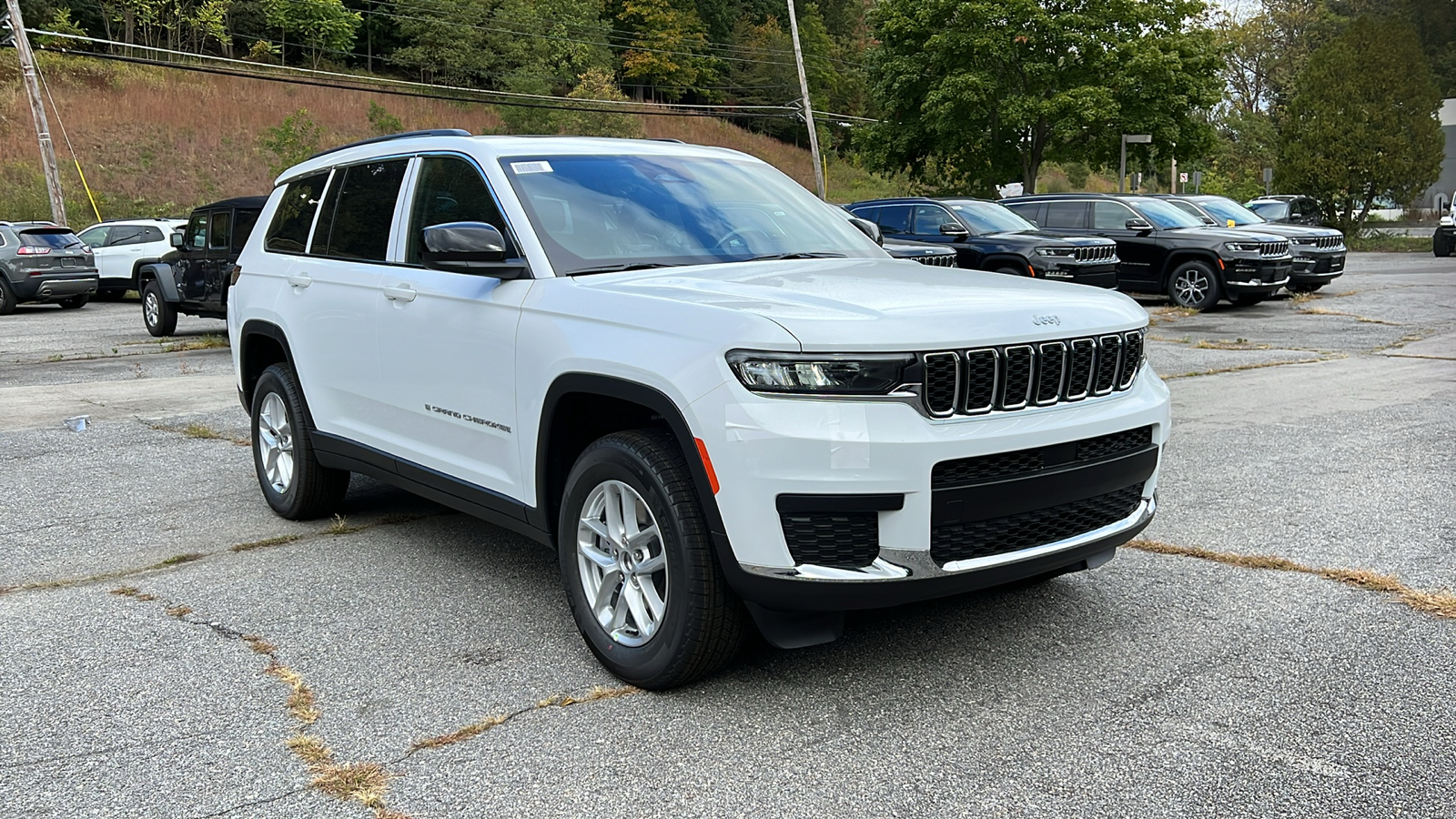 2024 Jeep Grand Cherokee L LAREDO 3