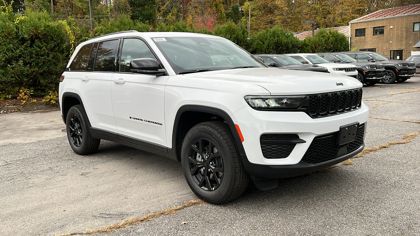 2025 Jeep Grand Cherokee LAREDO 3