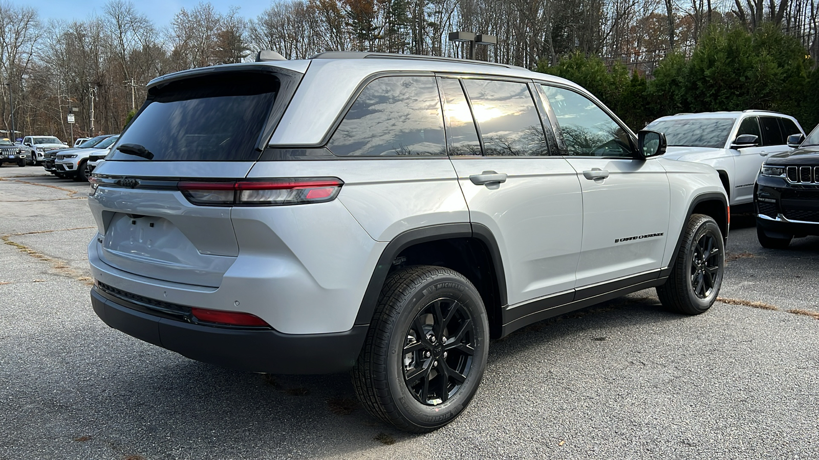 2025 Jeep Grand Cherokee LAREDO 4