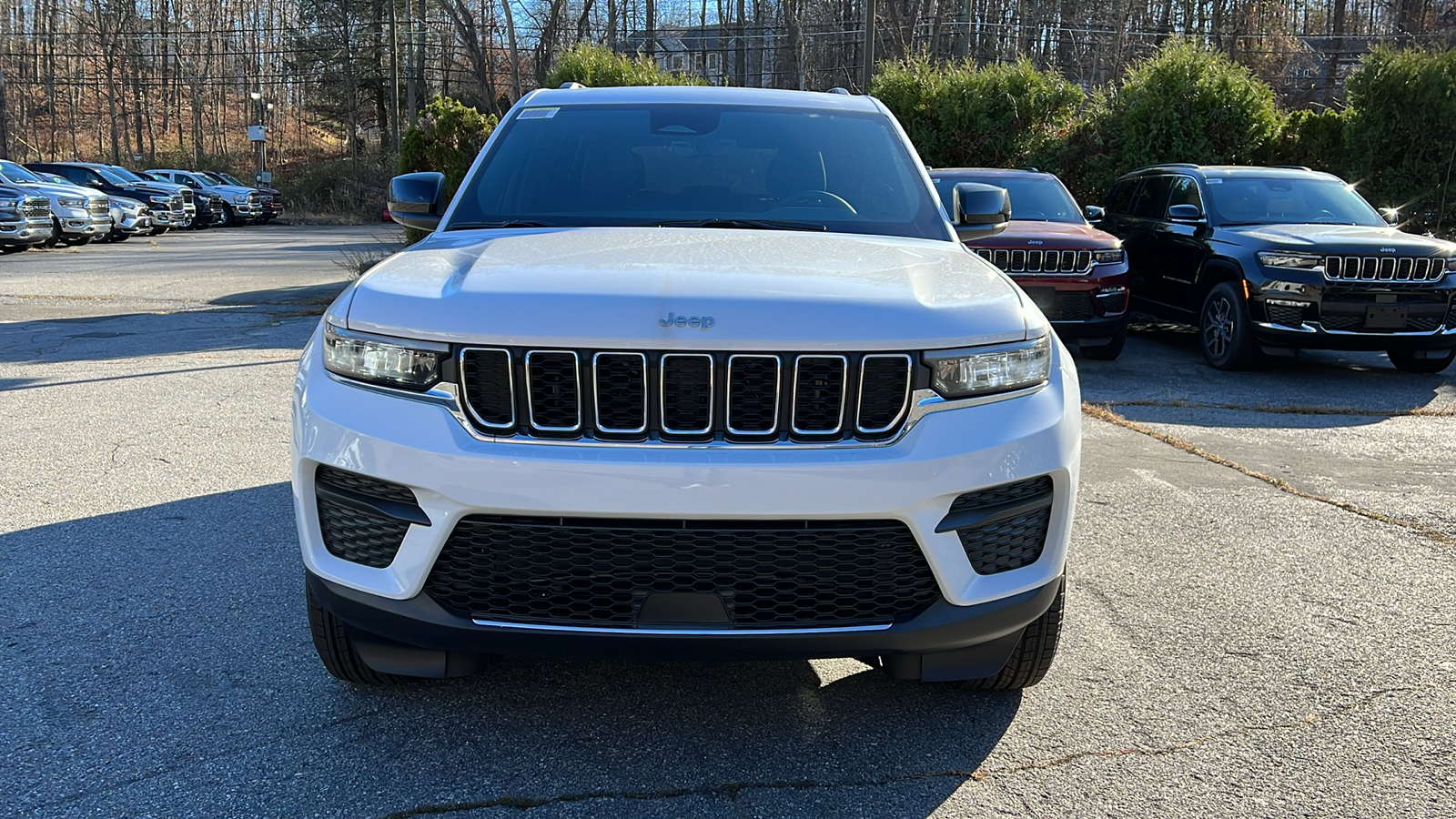 2025 Jeep Grand Cherokee LAREDO 2