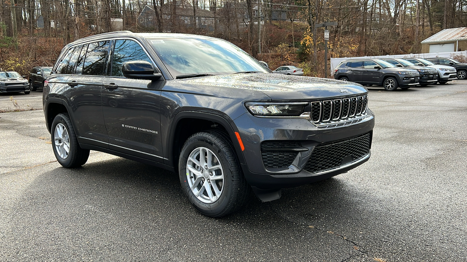 2025 Jeep Grand Cherokee LAREDO 3