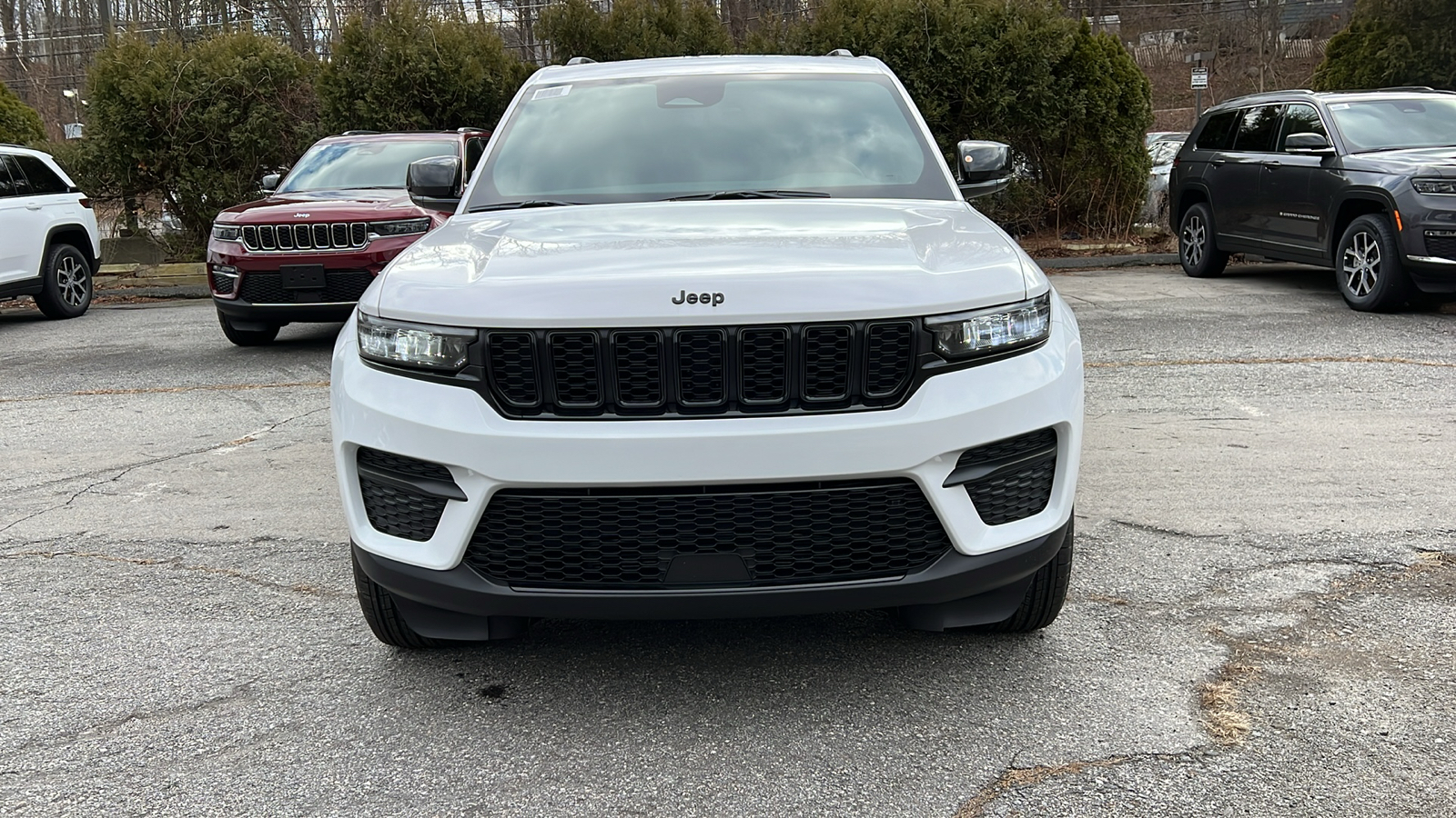 2025 Jeep Grand Cherokee LAREDO 2