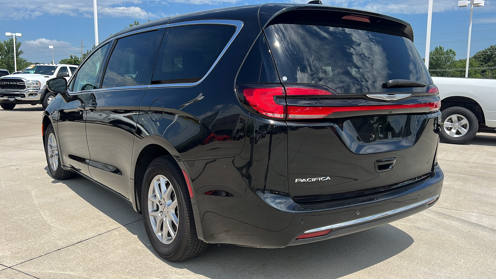 2023 Chrysler Pacifica Touring L 5