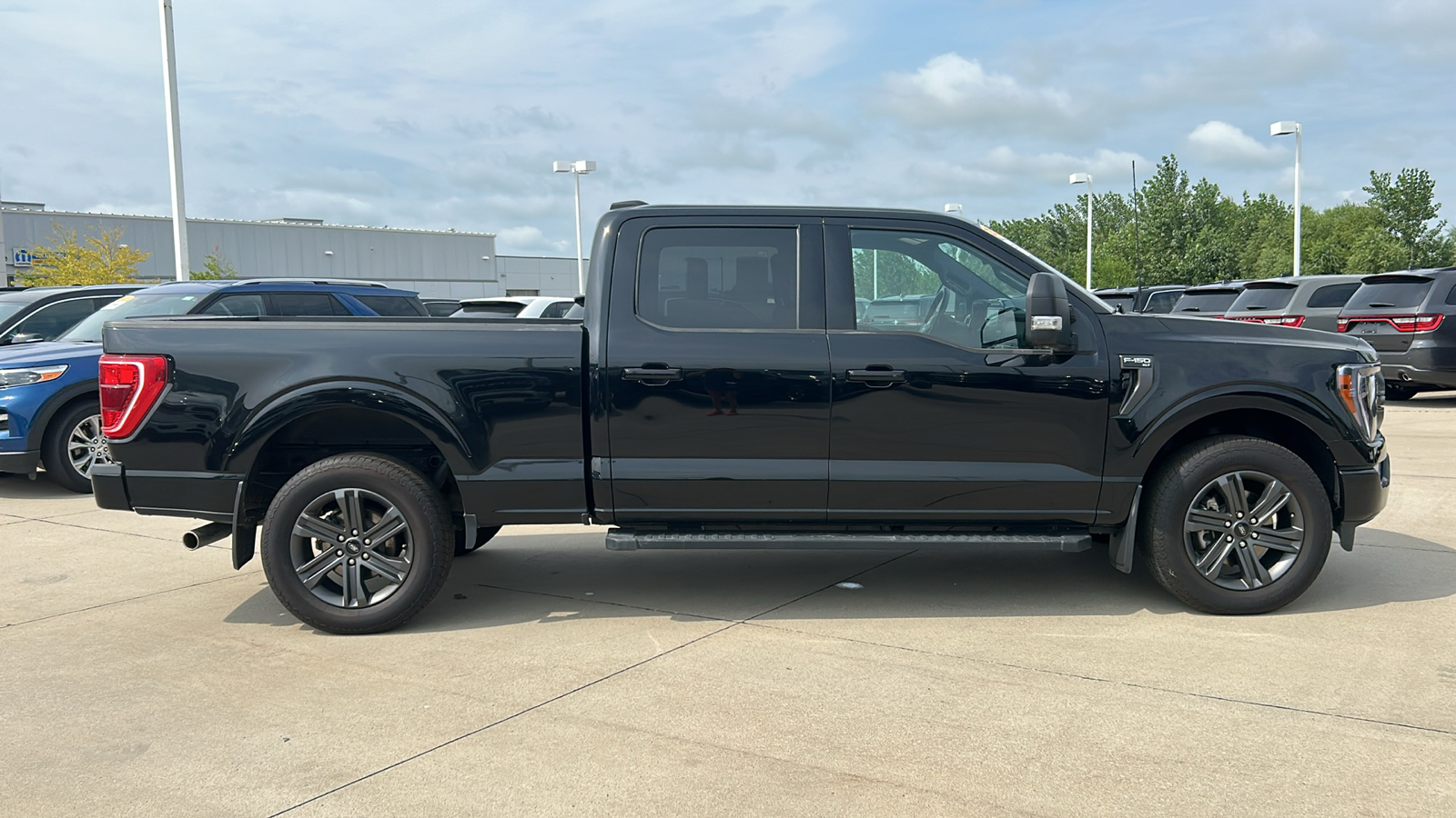 2023 Ford F-150 XLT 2