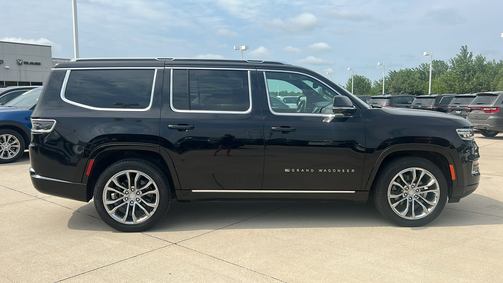 2023 Jeep Grand Wagoneer Series II 2