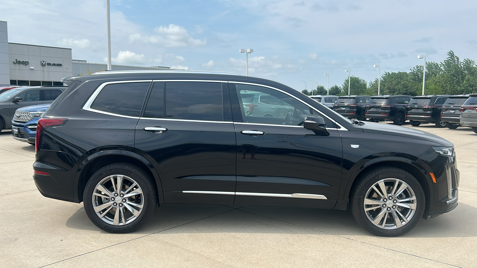 2023 Cadillac XT6 Premium Luxury 2