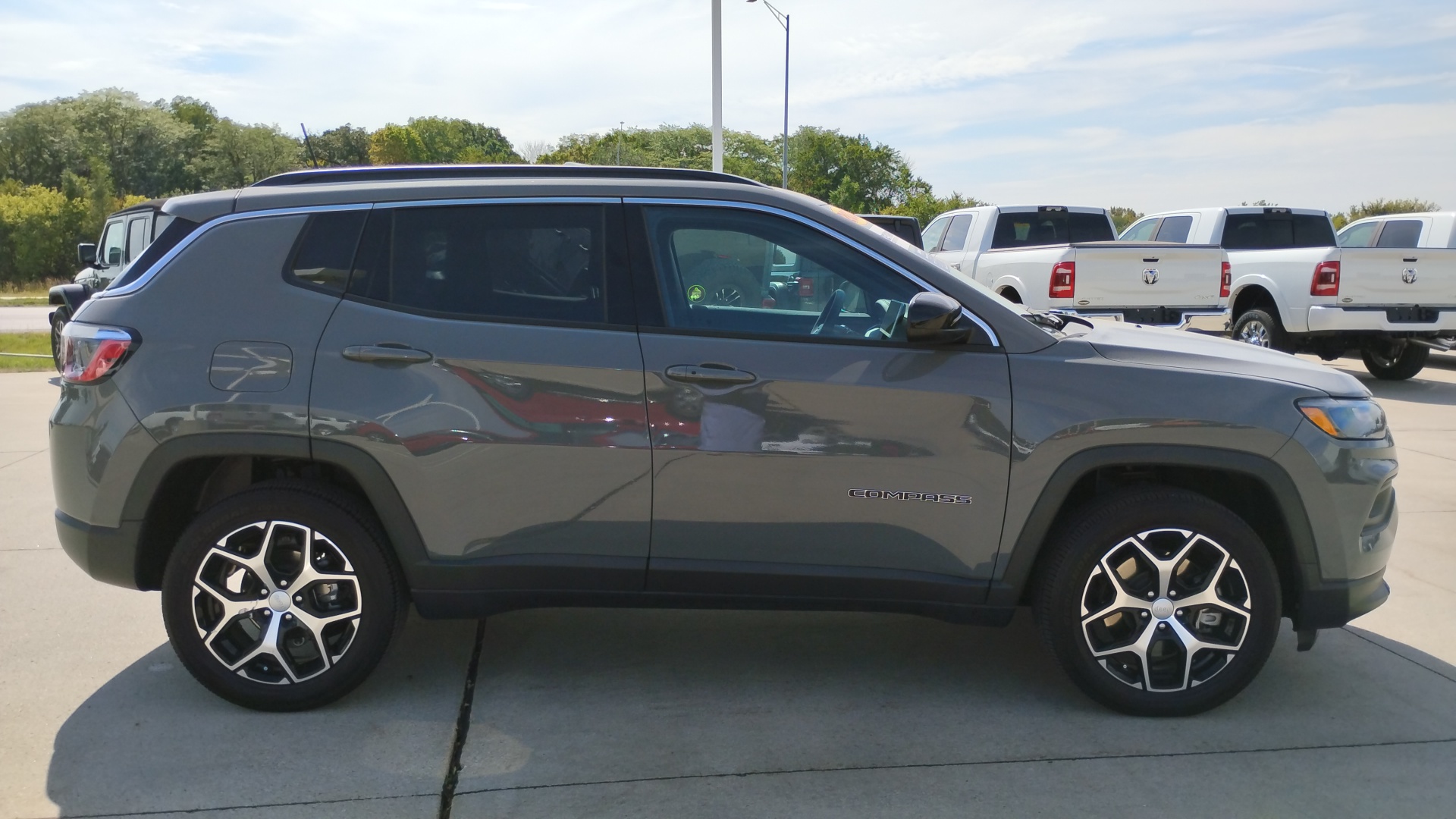 2024 Jeep Compass Latitude 2