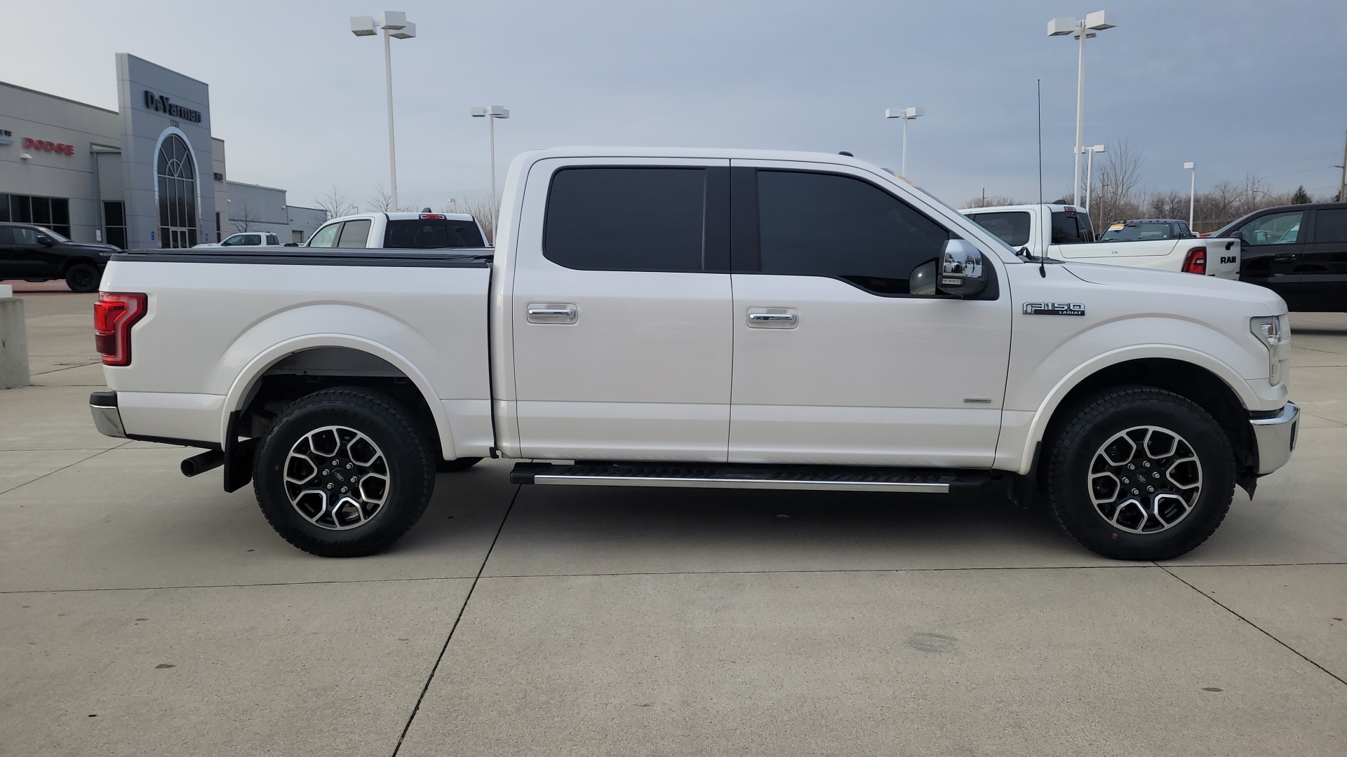 2016 Ford F-150 Lariat 2