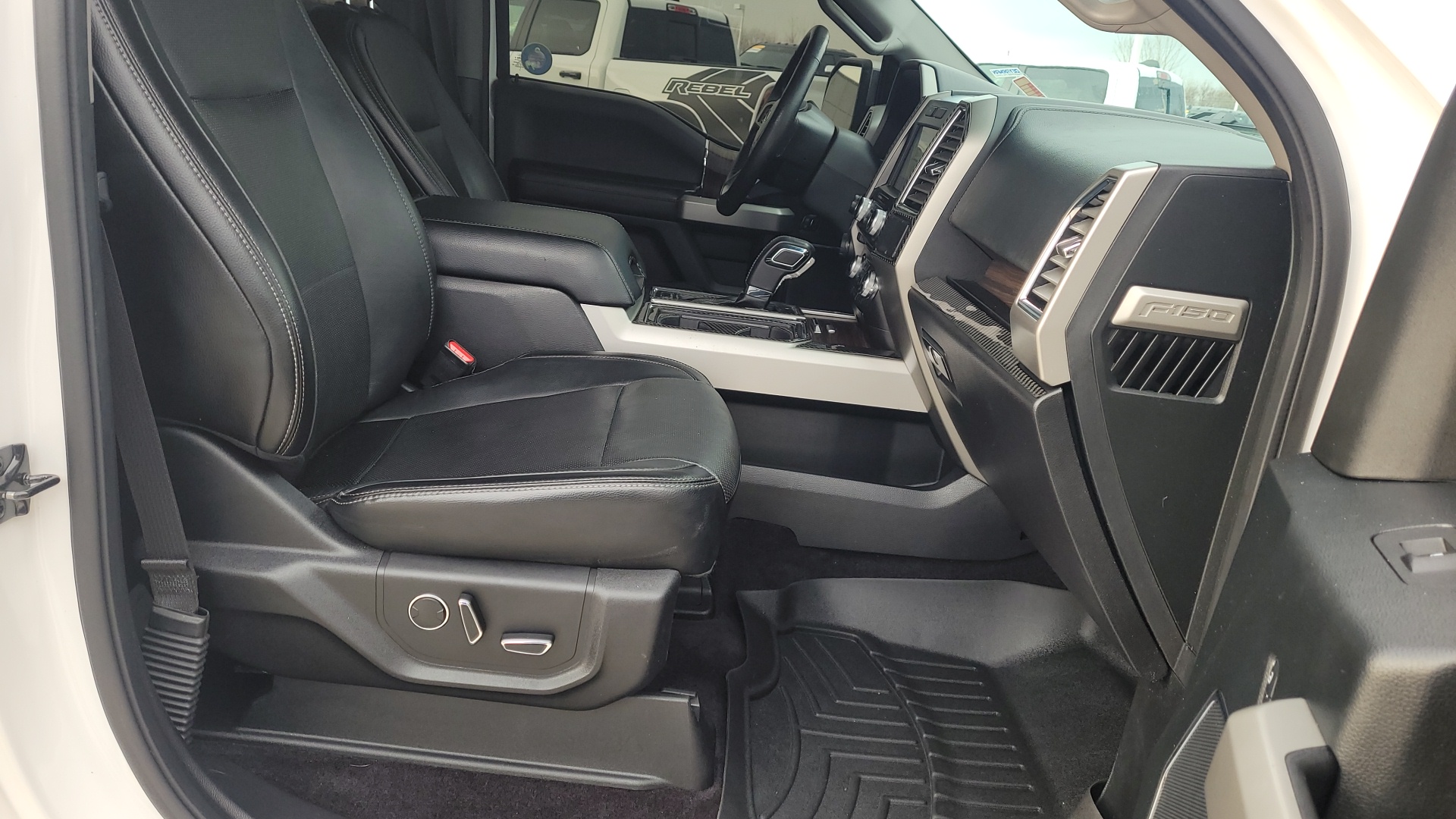 2016 Ford F-150 Lariat 13