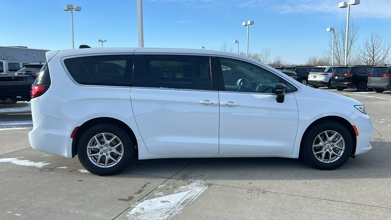 2024 Chrysler Pacifica Touring L 2