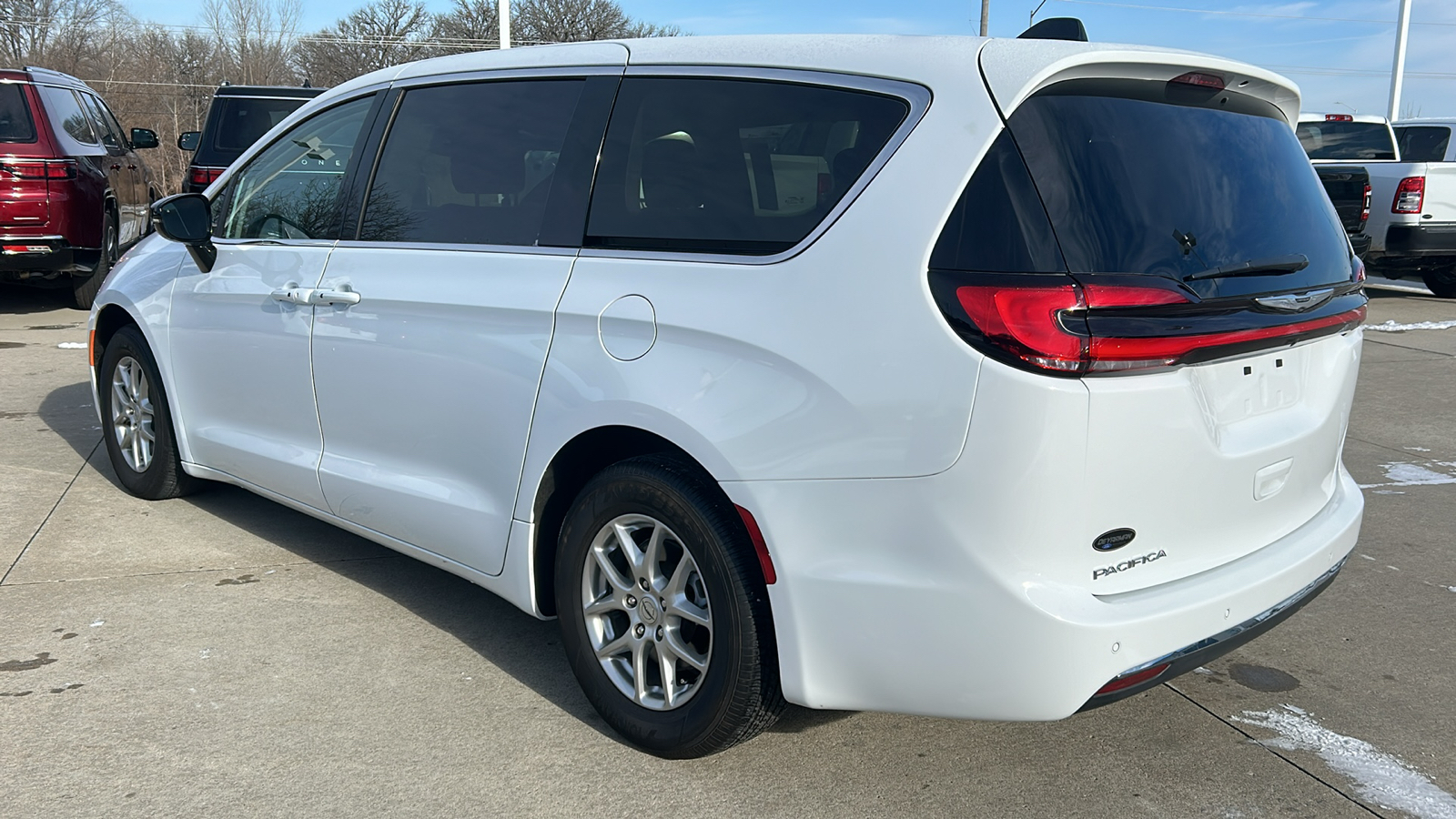 2024 Chrysler Pacifica Touring L 5