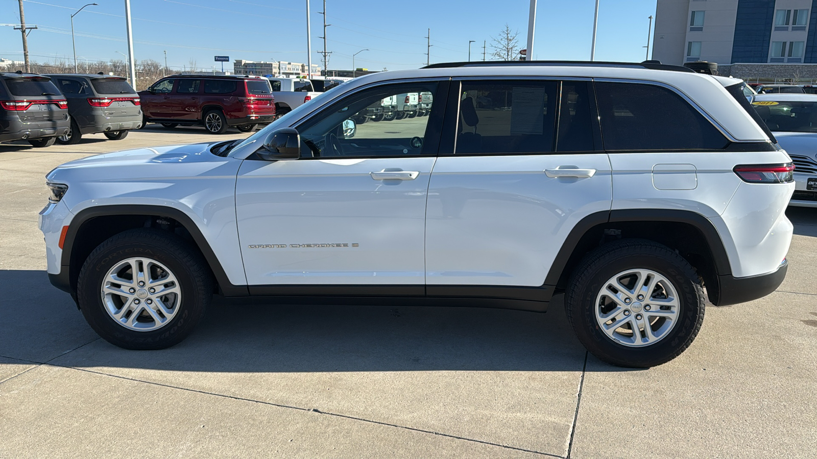 2022 Jeep Grand Cherokee Laredo 6