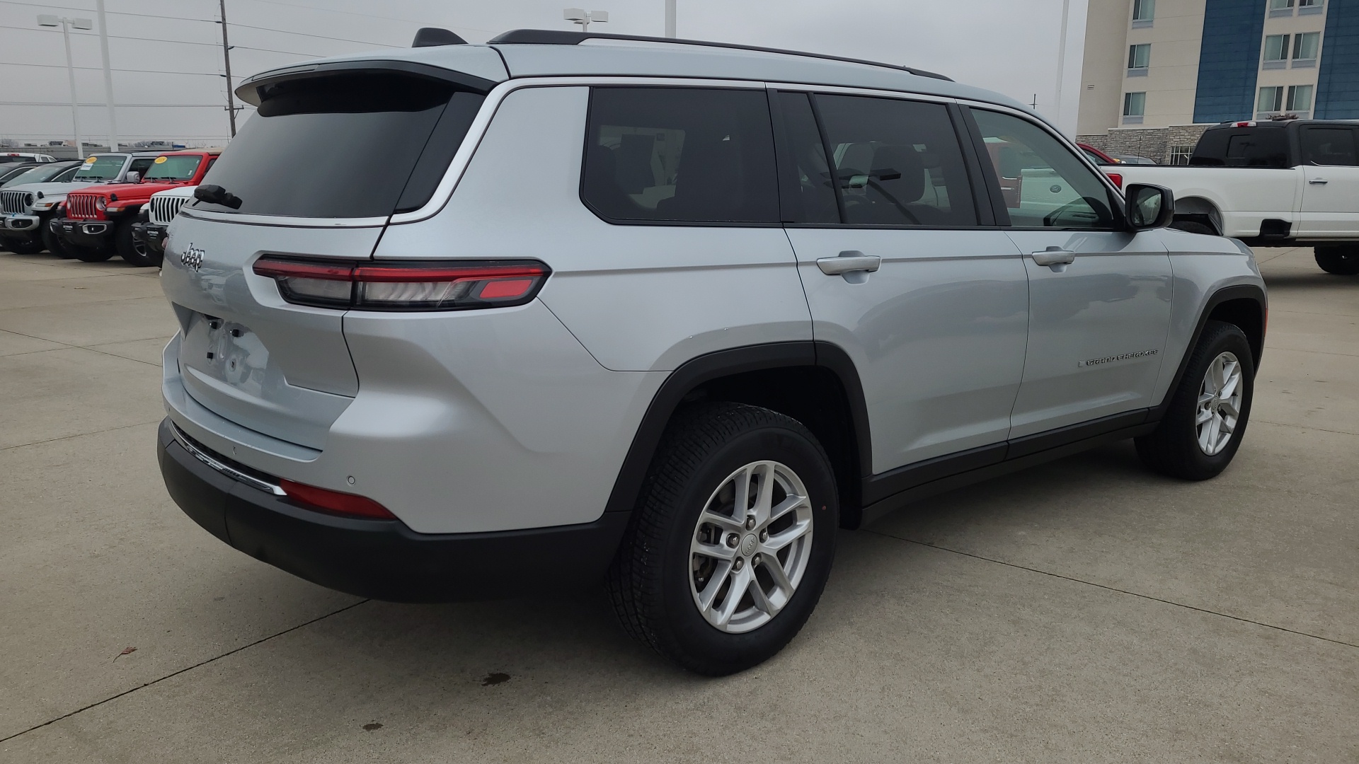 2021 Jeep Grand Cherokee L Laredo 3