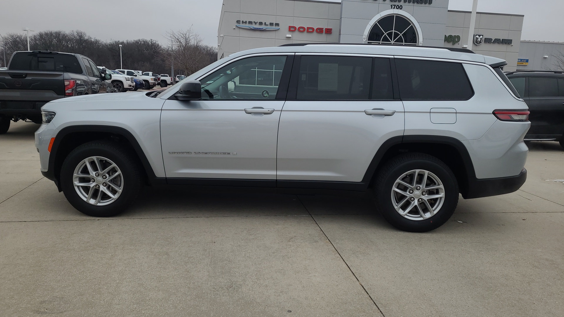 2021 Jeep Grand Cherokee L Laredo 6