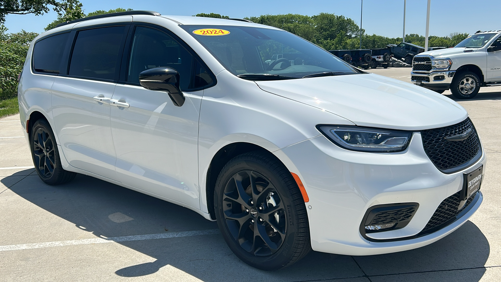 2024 Chrysler Pacifica Touring L 1