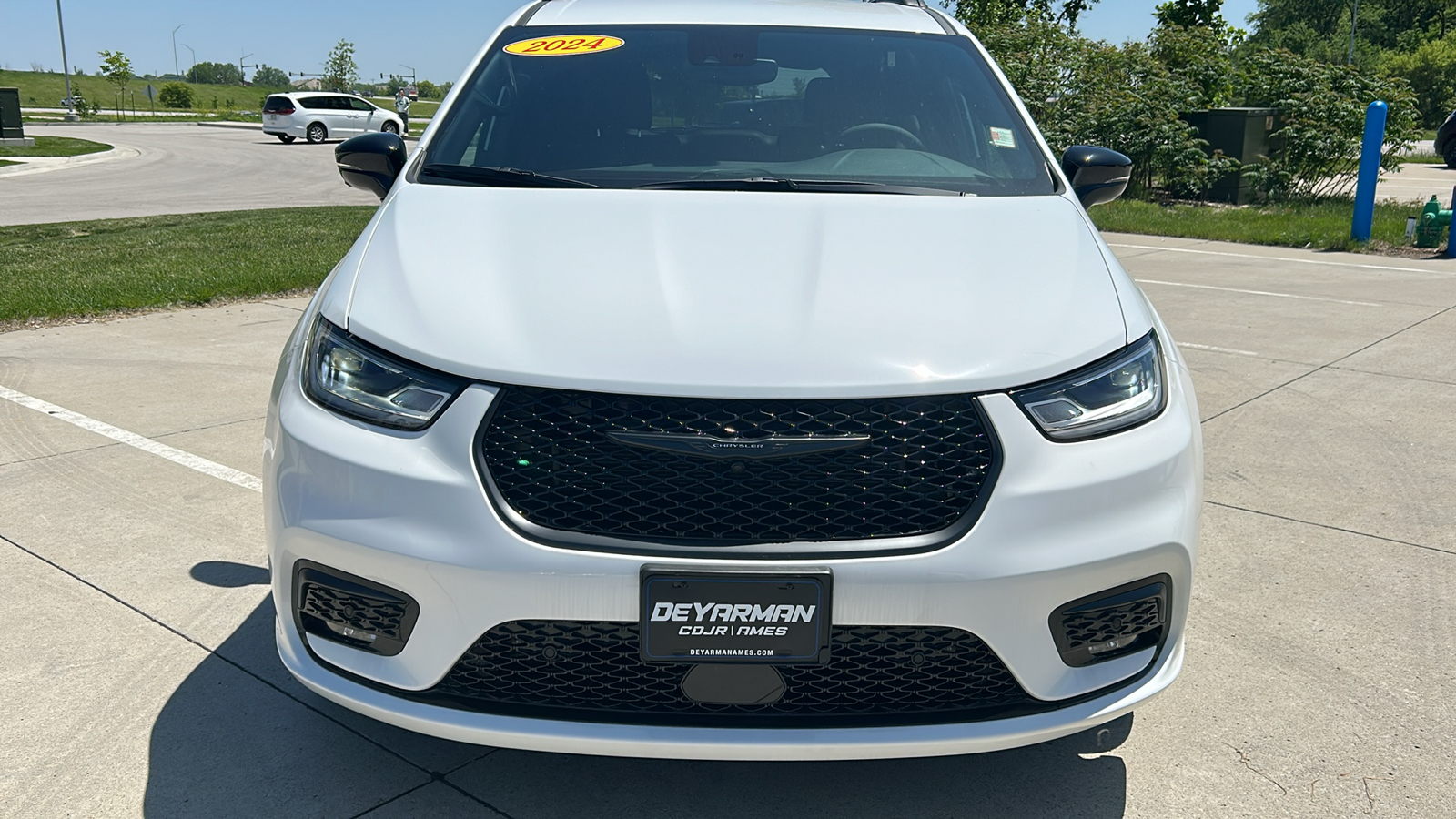 2024 Chrysler Pacifica Touring L 8