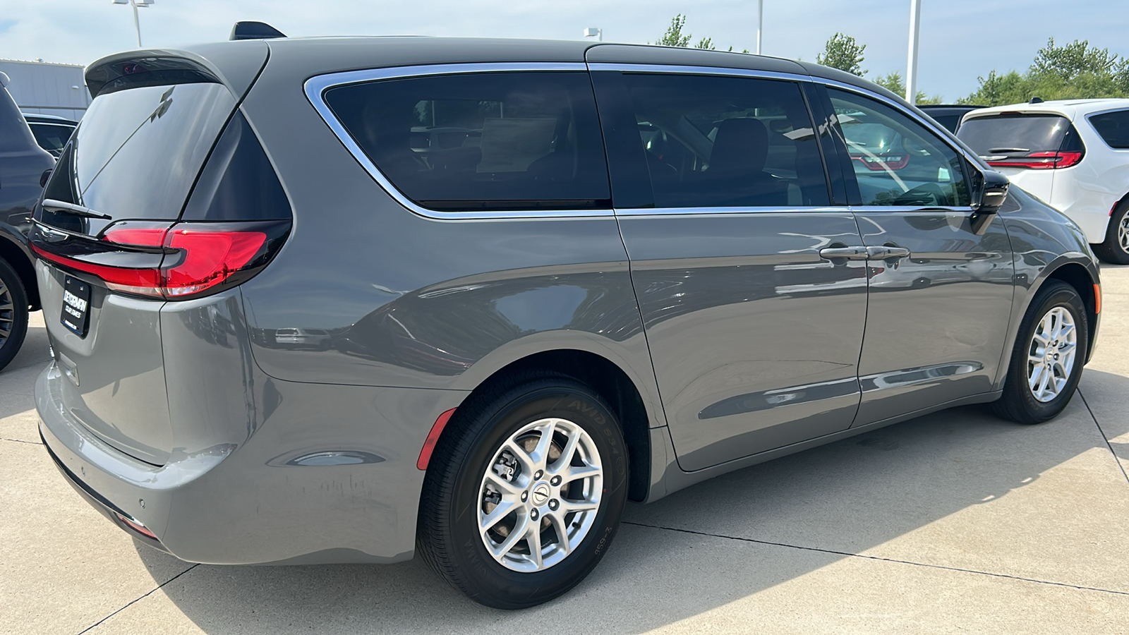 2024 Chrysler Pacifica Limited 3