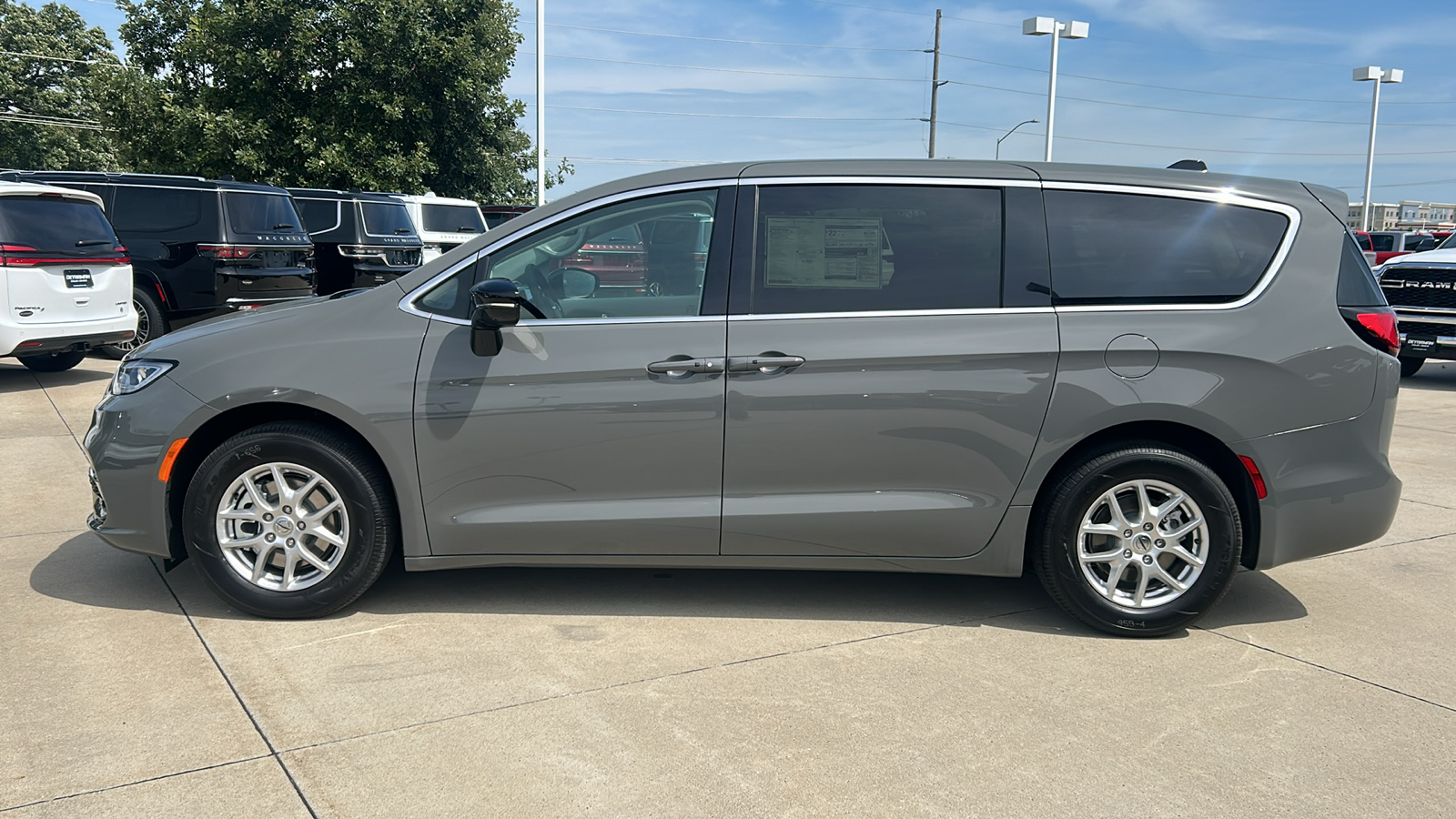 2024 Chrysler Pacifica Limited 6