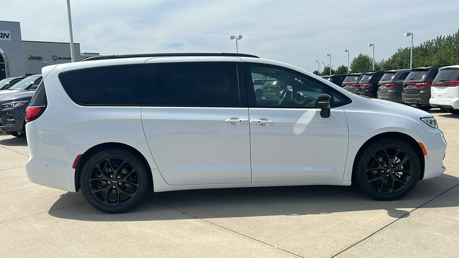 2024 Chrysler Pacifica Limited 44