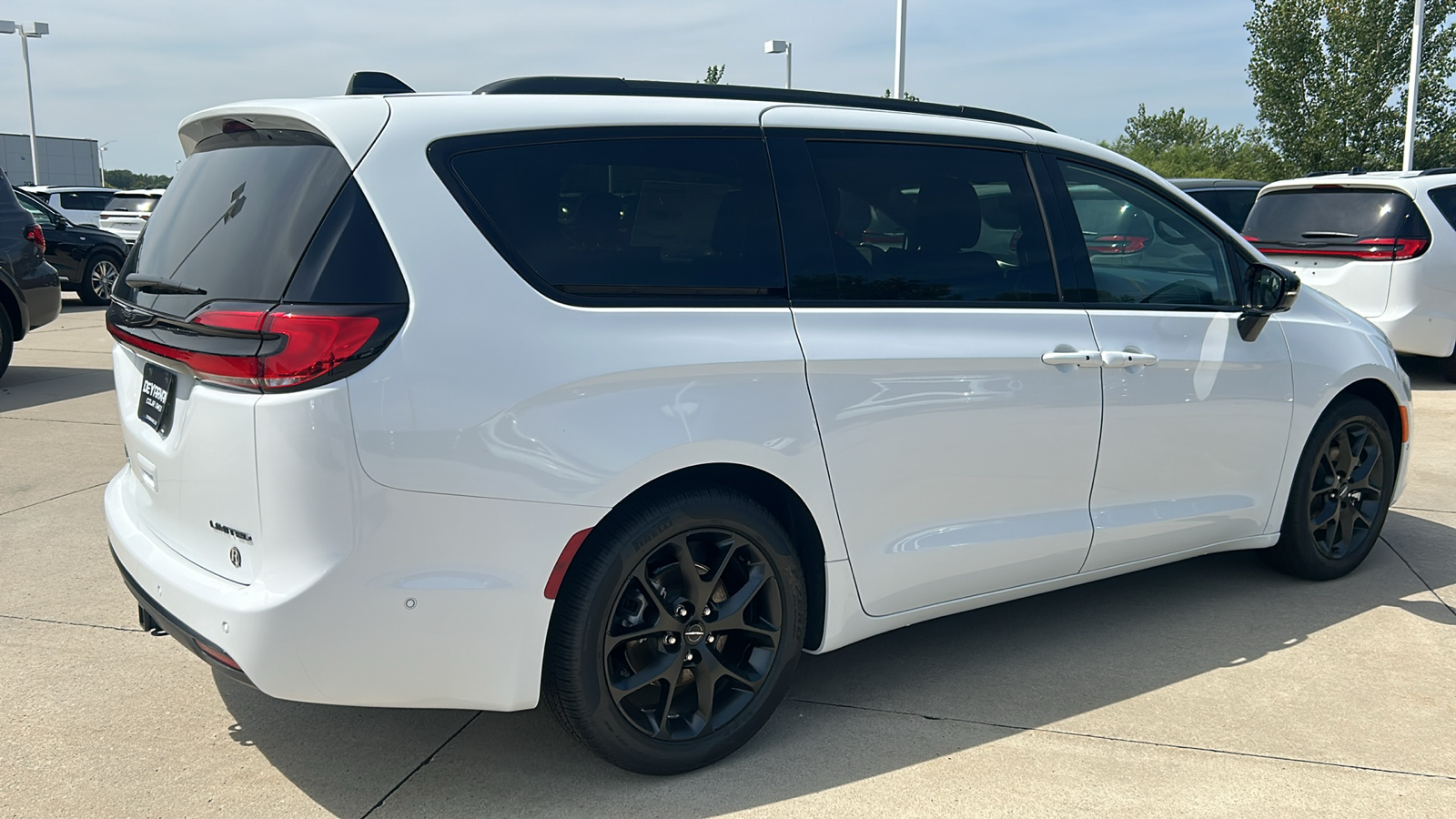 2024 Chrysler Pacifica Limited 45