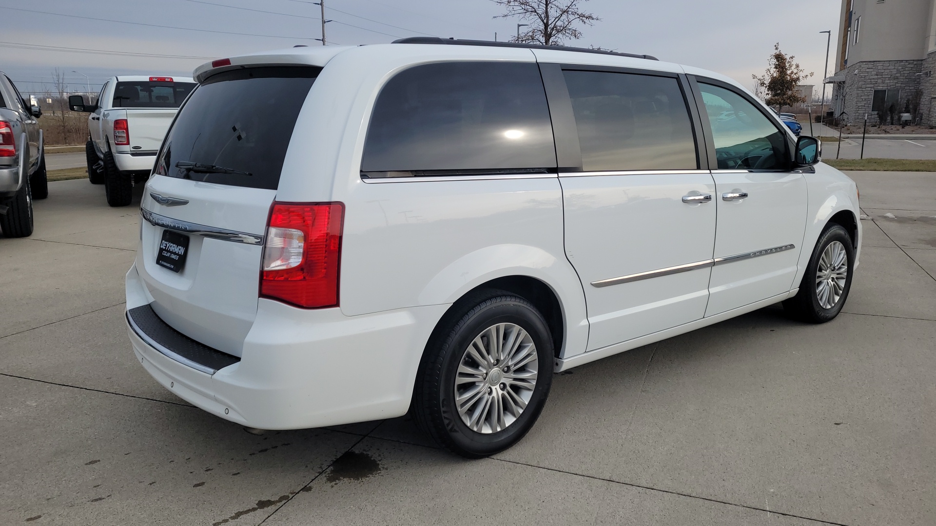 2016 Chrysler Town & Country Touring-L 3