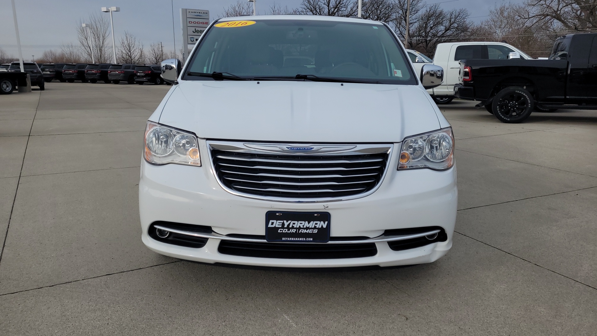 2016 Chrysler Town & Country Touring-L 8