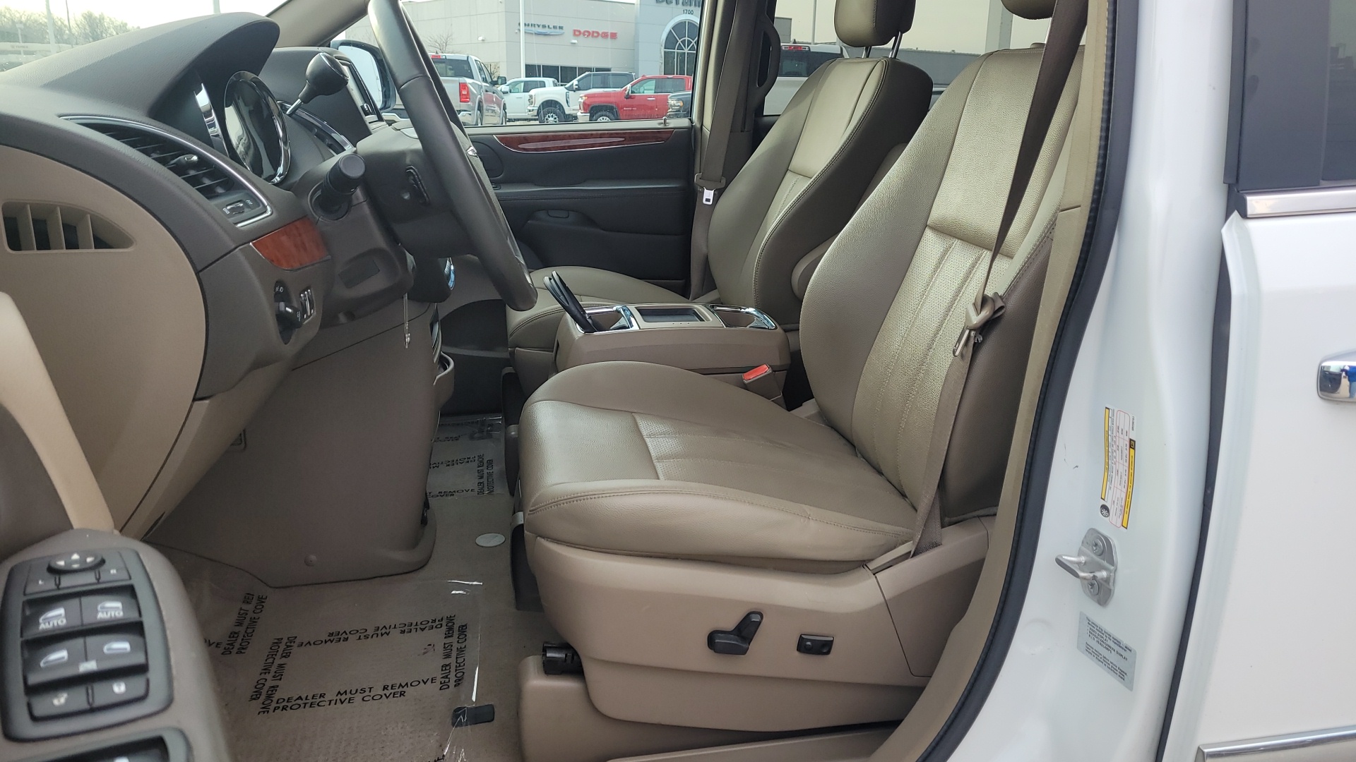 2016 Chrysler Town & Country Touring-L 10