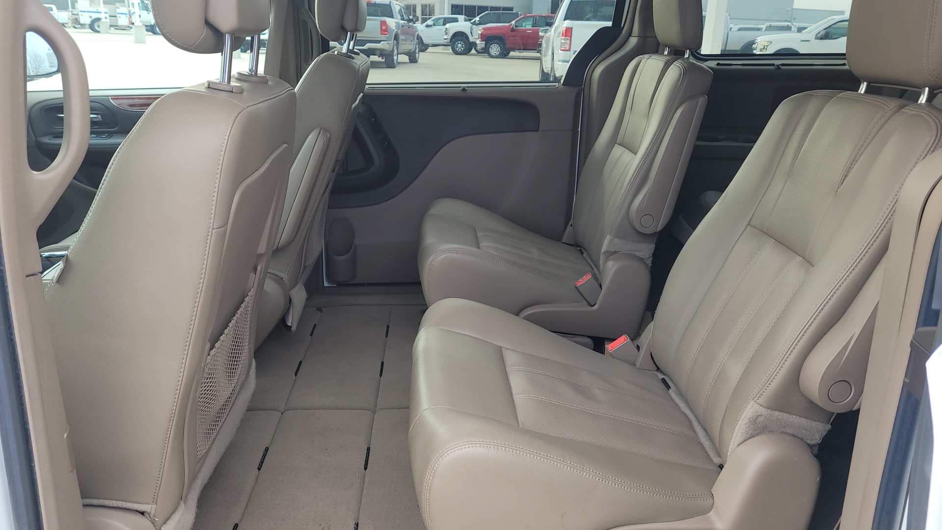 2016 Chrysler Town & Country Touring-L 11