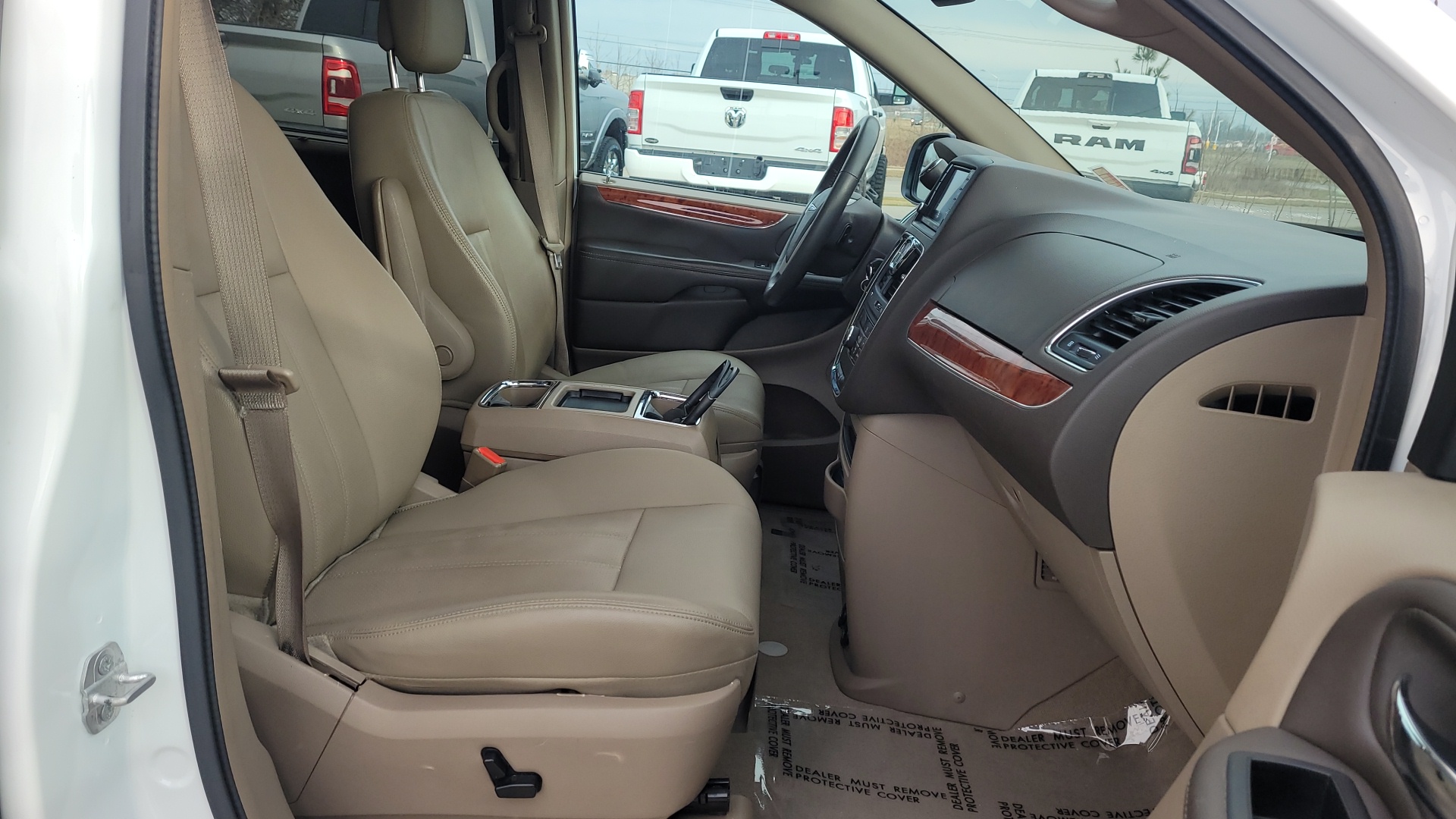 2016 Chrysler Town & Country Touring-L 14