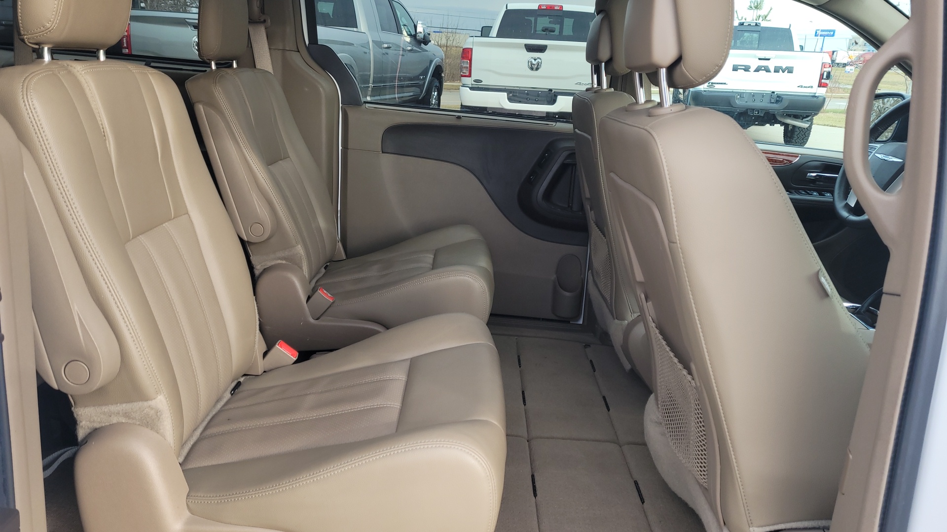 2016 Chrysler Town & Country Touring-L 15