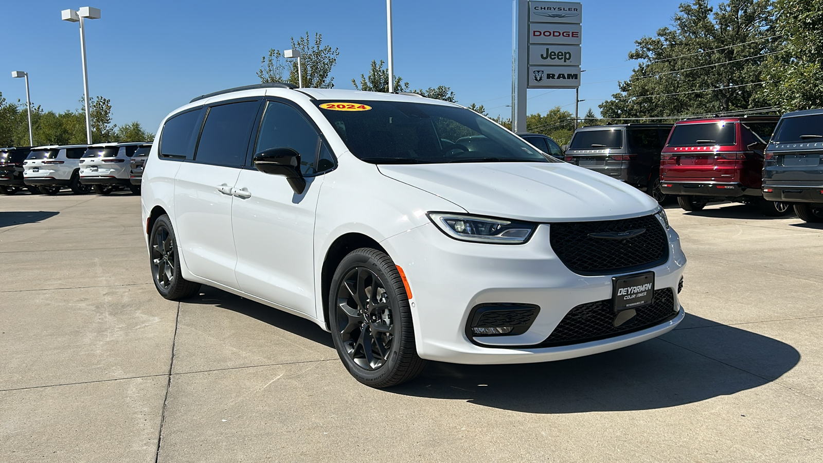 2024 Chrysler Pacifica Touring L 1