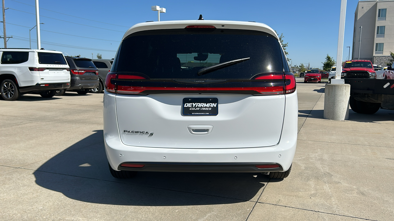 2024 Chrysler Pacifica Touring L 4