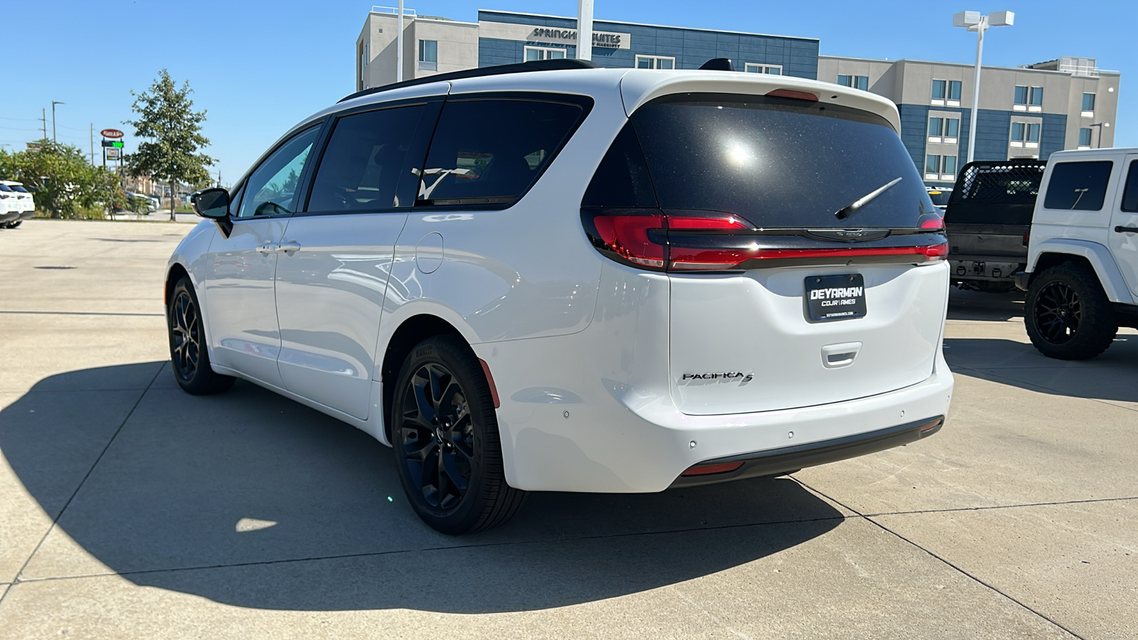 2024 Chrysler Pacifica Touring L 5