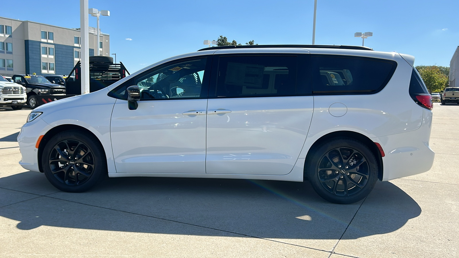 2024 Chrysler Pacifica Touring L 6