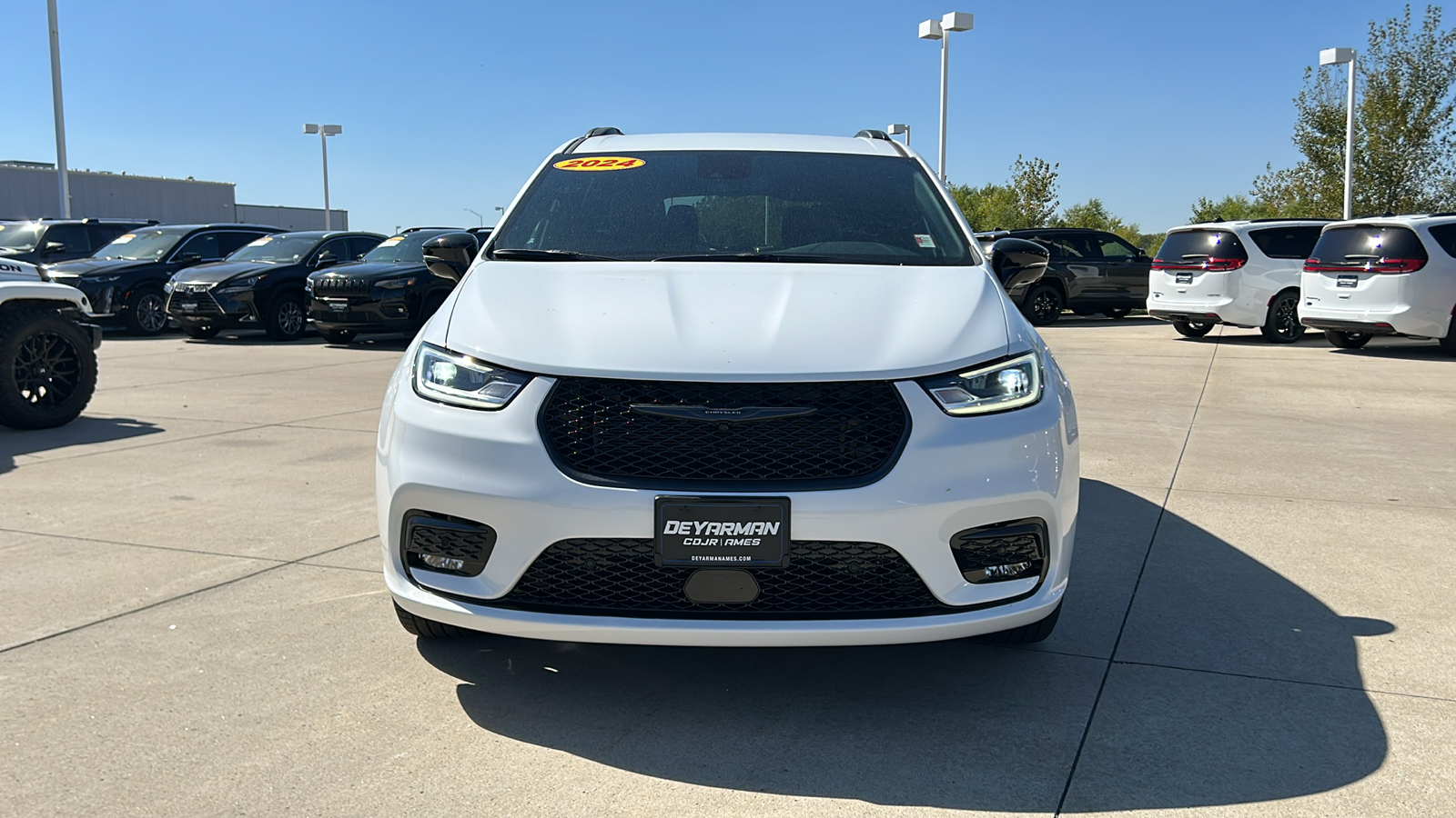 2024 Chrysler Pacifica Touring L 8