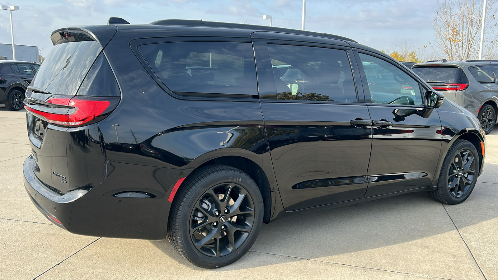 2025 Chrysler Pacifica Limited 3