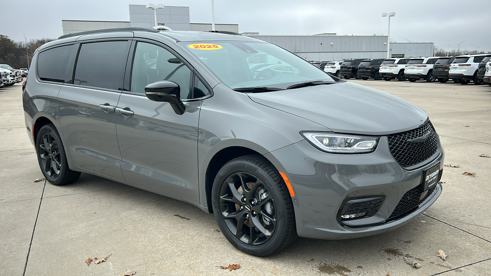 2025 Chrysler Pacifica Limited 1