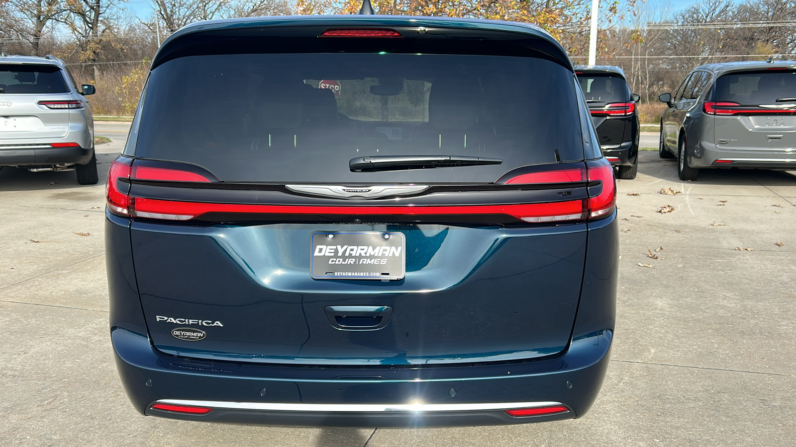 2025 Chrysler Pacifica  4