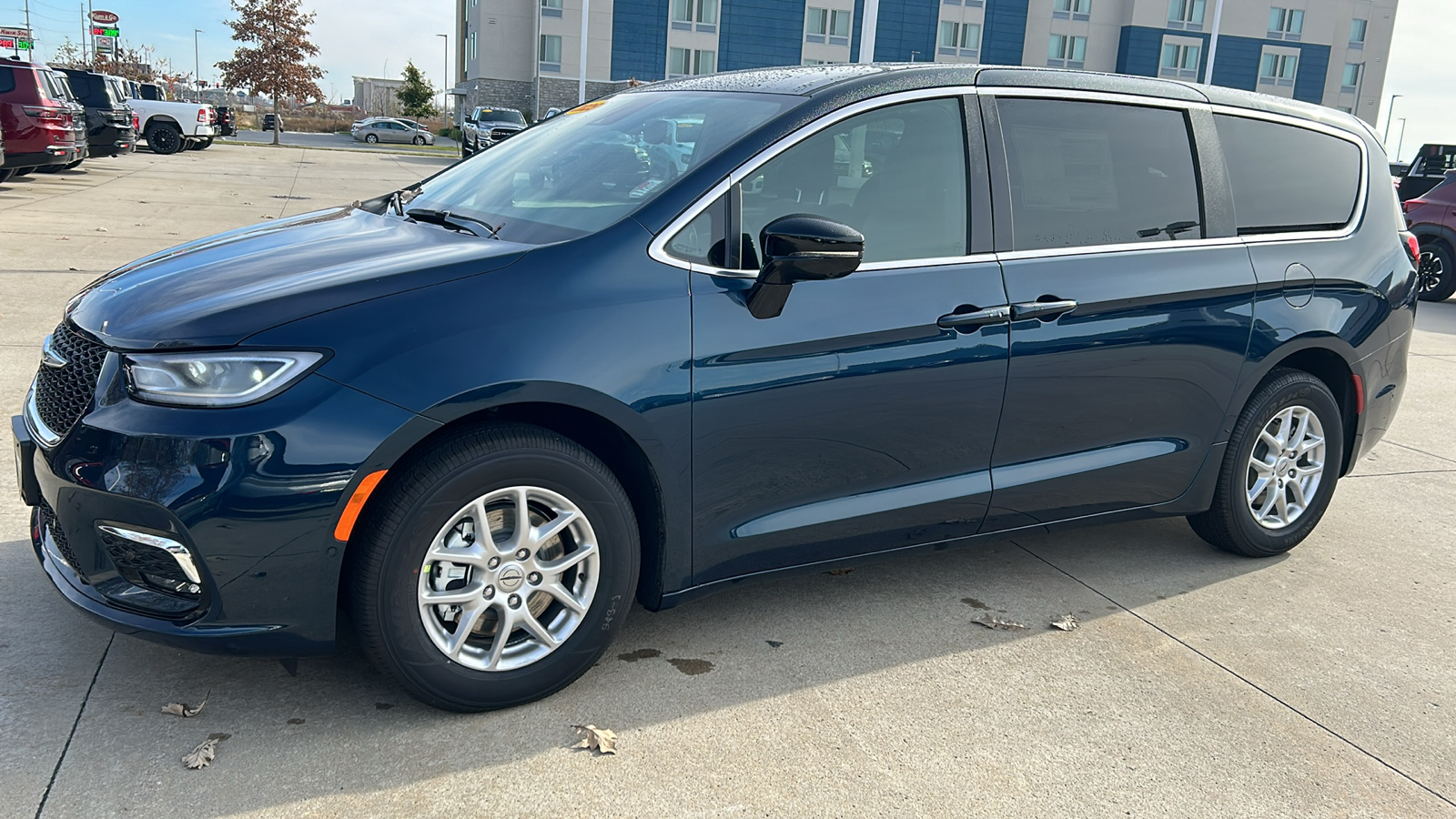 2025 Chrysler Pacifica  7