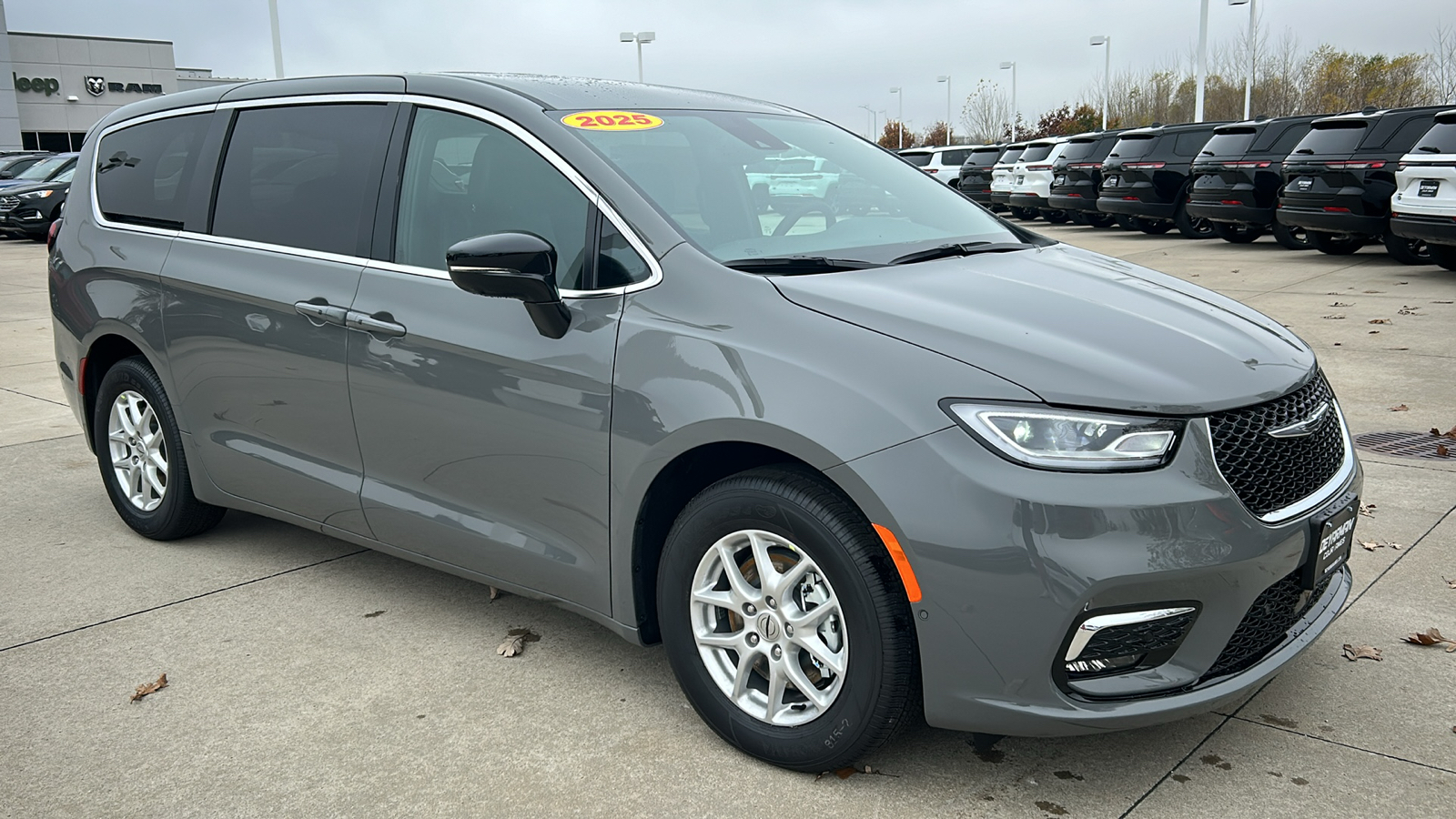 2025 Chrysler Pacifica  1