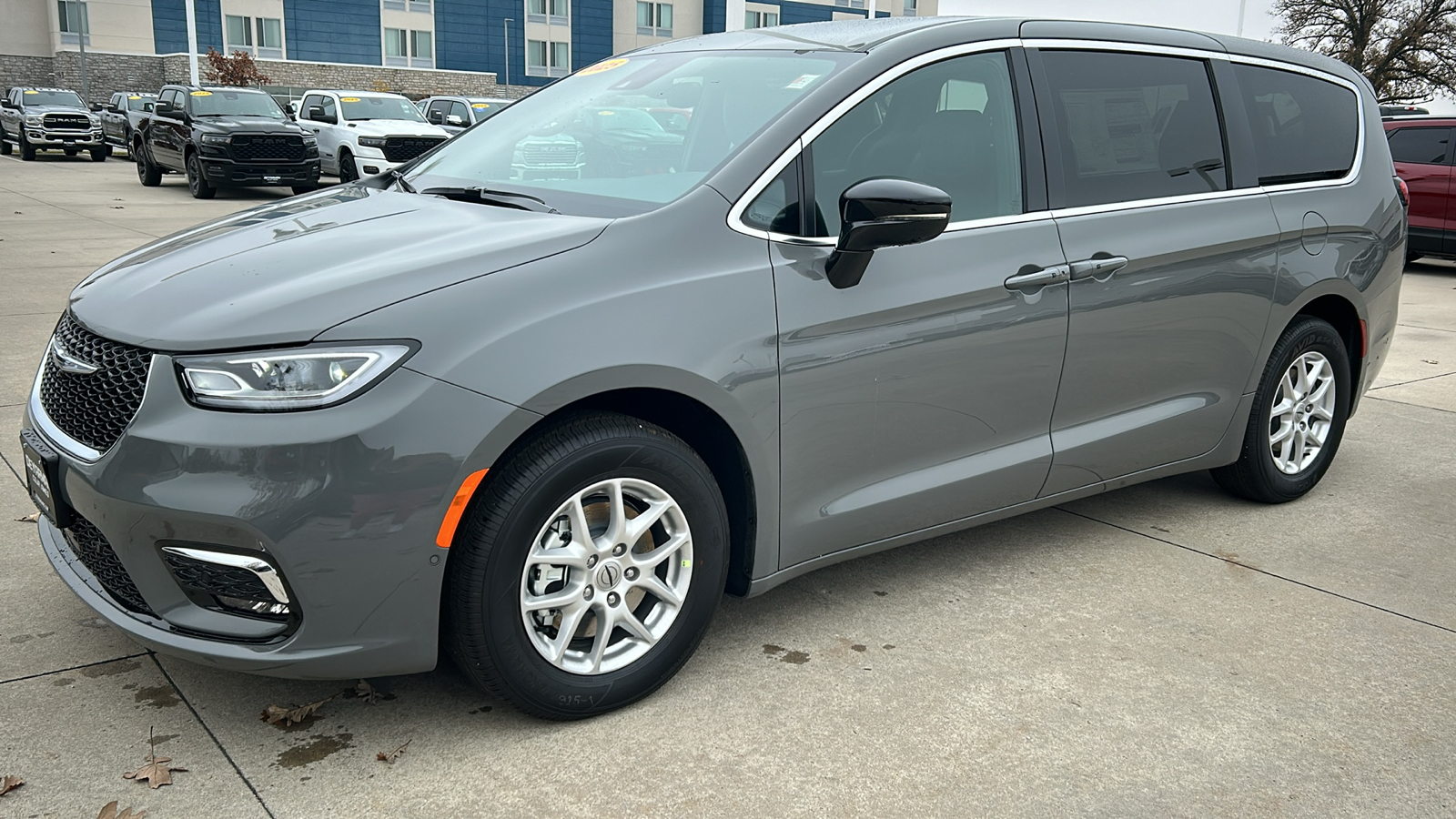 2025 Chrysler Pacifica  7