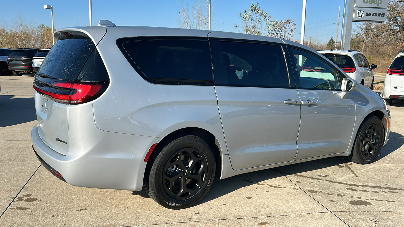 2022 Chrysler Pacifica Hybrid Touring L 3